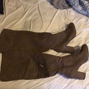 Grey knee boots in good condition